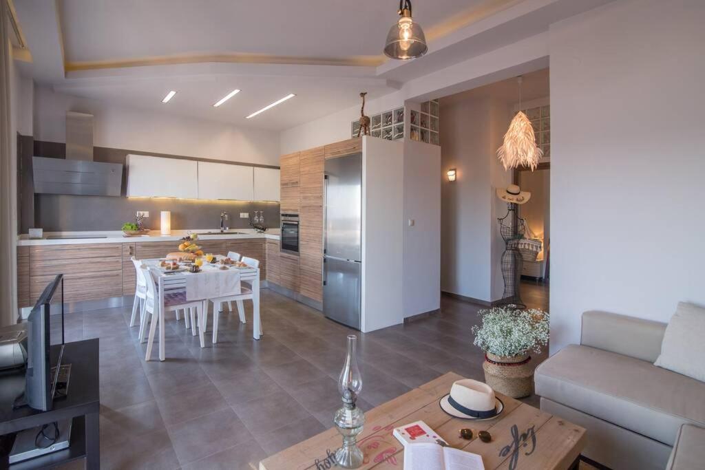 Ioanna Bayview Luxury Apartment Ierápetra エクステリア 写真